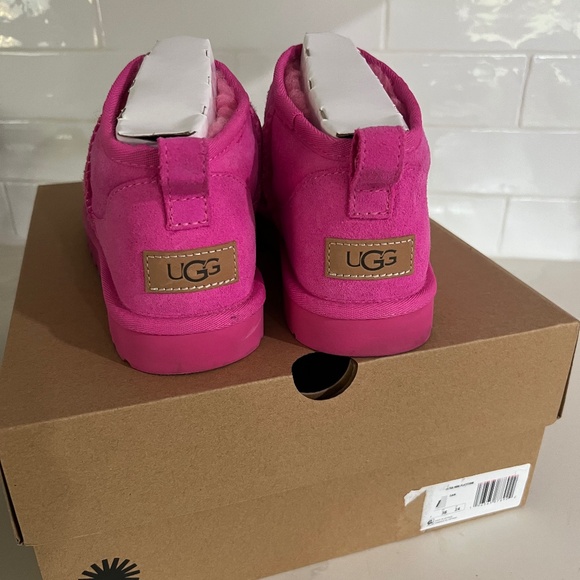 Uggs pink size 8 - Picture 1 of 8